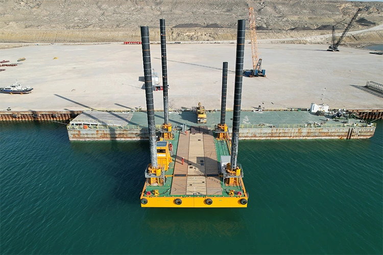 Platforma samopodnośna do wykopów